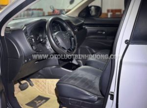 Xe Mitsubishi Outlander 2.0 CVT 2022